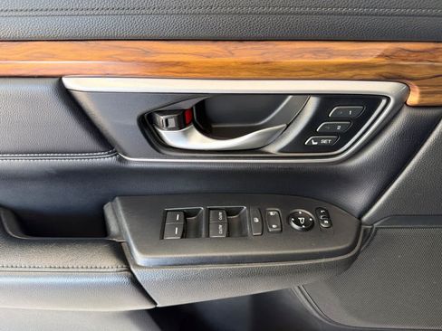 Used 2018 Honda CR-V Touring image 12