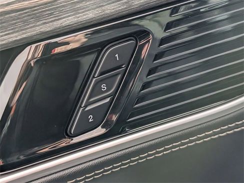 Used 2022 Jeep Wagoneer Series III w/ Rear Seat Video Group 1 image 11