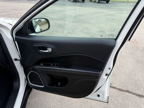 Used 2018 Jeep Compass Sport w/ Tech Group image 19