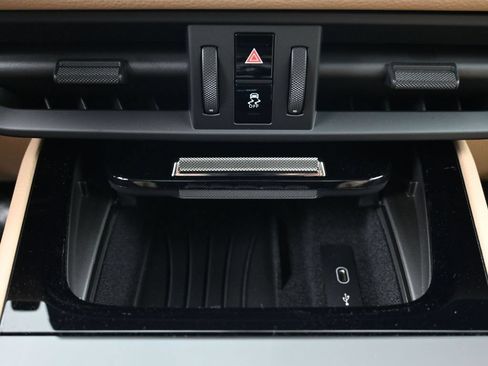 Certified 2026 Porsche Cayenne AWD/4WD image 23
