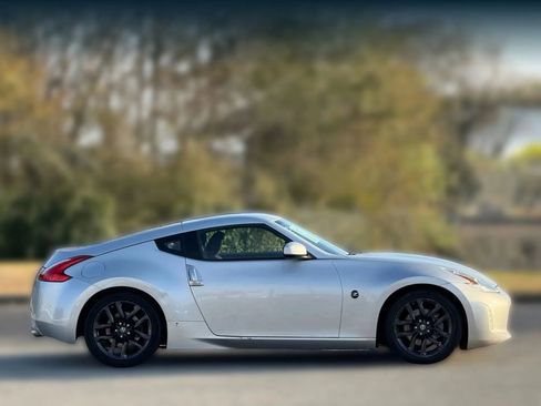 Used 2016 Nissan 370Z Coupe image 6
