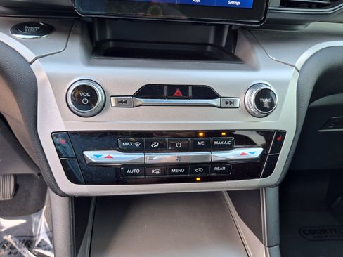 Certified 2022 Ford Explorer XLT RWD image 26