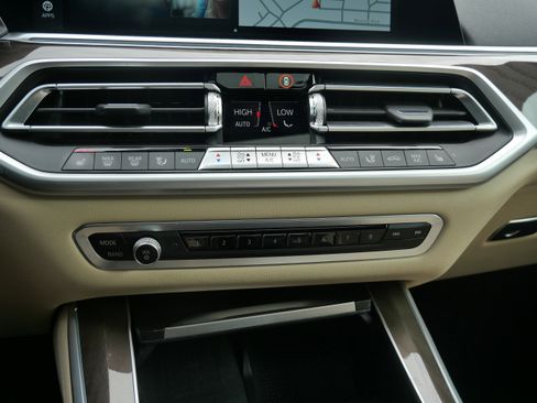 Used 2022 BMW X5 xDrive40i w/ Premium Package image 27