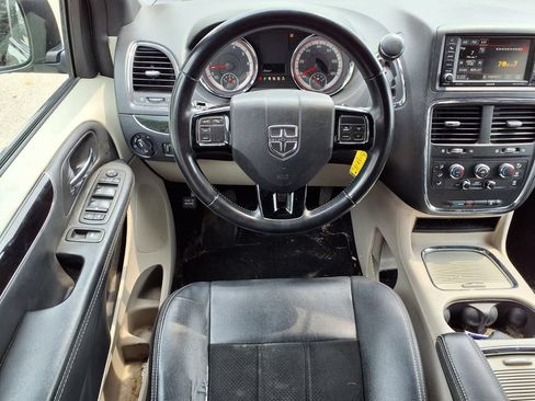 Used 2017 Dodge Grand Caravan SXT FWD image 11
