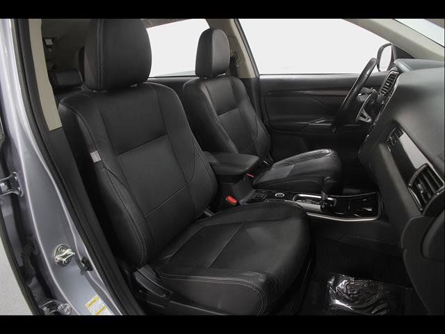 Used 2017 Mitsubishi Outlander GT AWD/4WD image 18