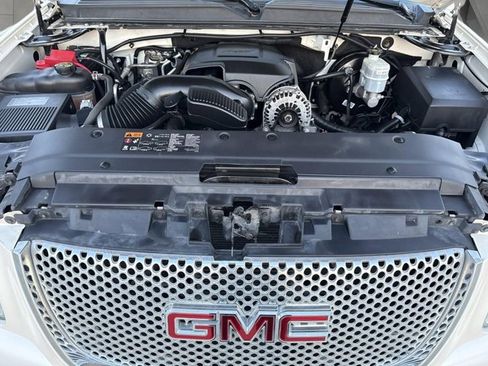 Used 2014 GMC Yukon XL Denali image 28