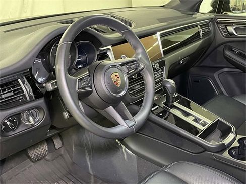 Used 2025 Porsche Macan image 14