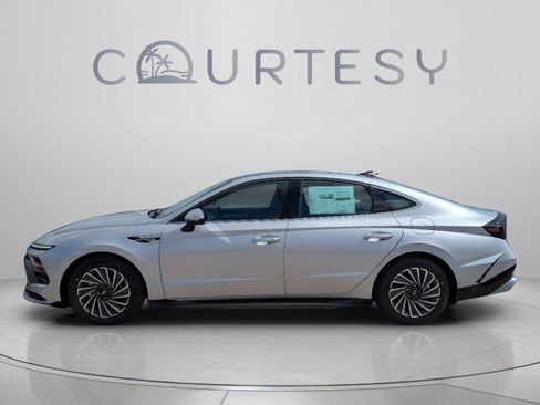 New 2026 Hyundai Sonata SEL FWD image 2