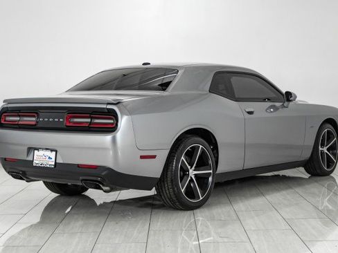 Used 2017 Dodge Challenger R/T image 4