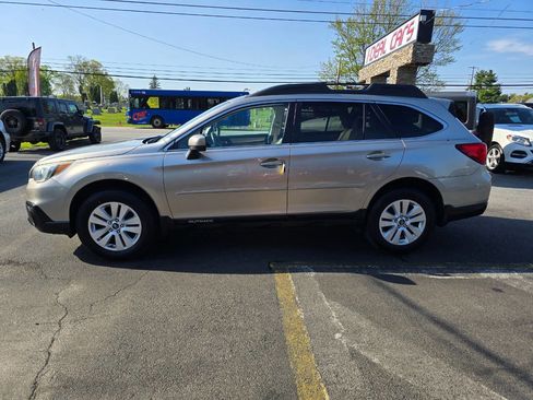 Used 2015 Subaru Outback 2.5i Premium AWD/4WD image 6