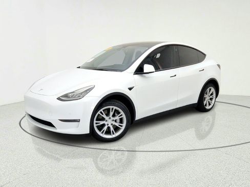 Used 2022 Tesla Model Y Long Range AWD/4WD image 1