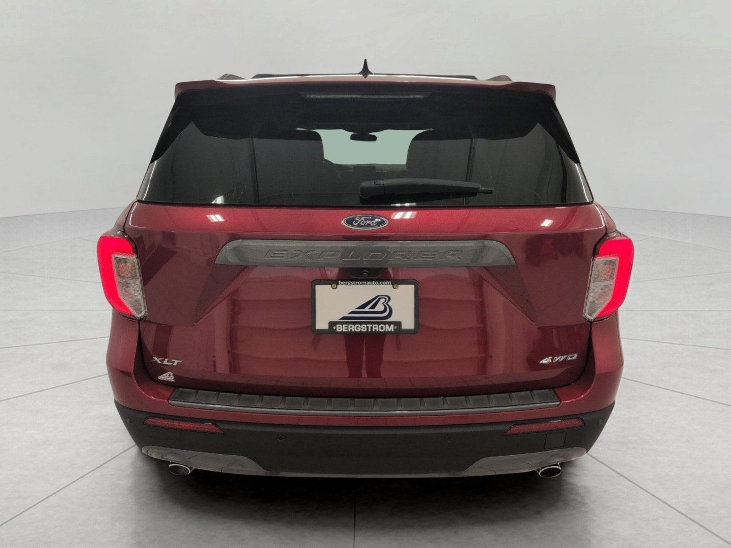 Used 2024 Ford Explorer XLT w/ Equipment Group 202A AWD/4WD image 25