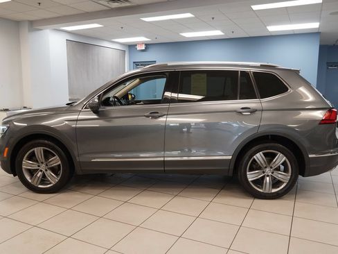 Used 2018 Volkswagen Tiguan SEL Premium w/ 3rd Row Seat Package AWD/4WD image 2
