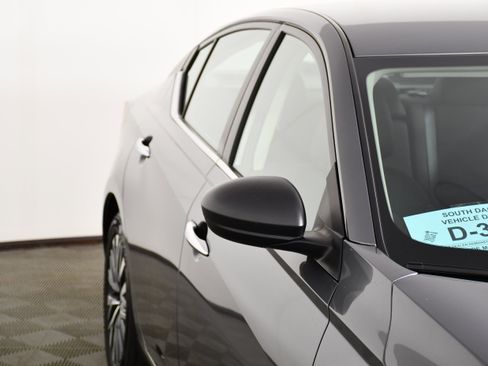 Used 2024 Nissan Altima 2.5 SV FWD image 14