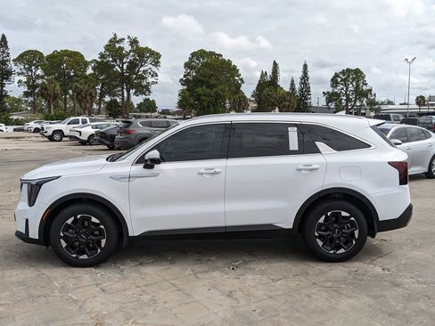 Certified 2025 Kia Sorento S image 5