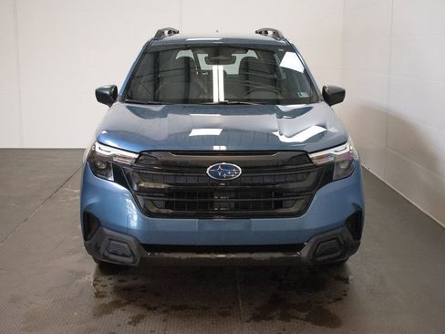 Used 2025 Subaru Forester AWD/4WD image 2