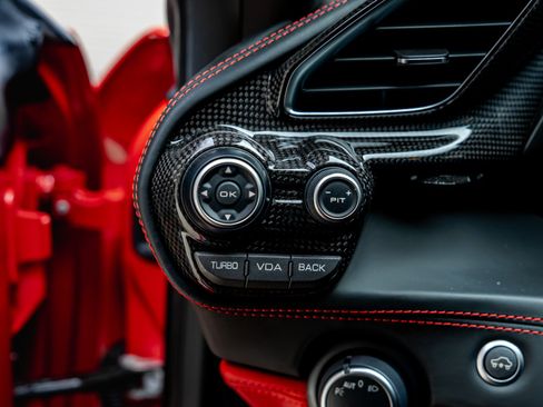 Used 2018 Ferrari 488 GTB RWD image 38