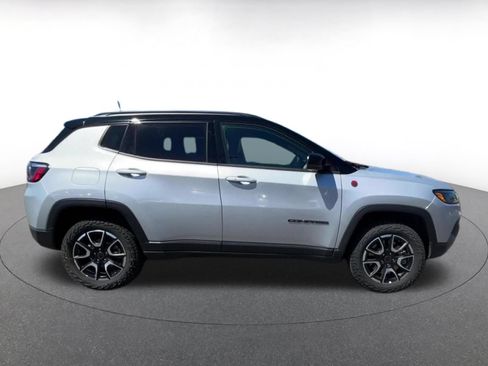 Used 2025 Jeep Compass Trailhawk AWD/4WD image 16