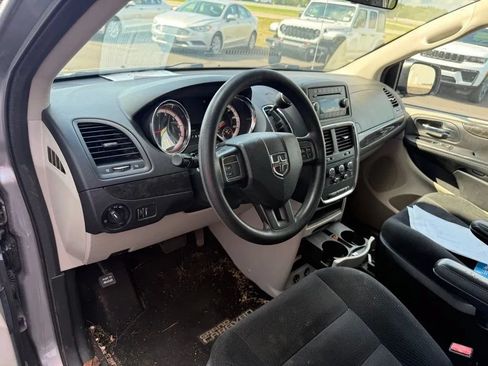 Used 2016 Dodge Grand Caravan SE w/ Quick Order Package 29E SE FWD image 12