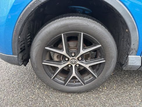 Used 2018 Toyota RAV4 SE w/ Power Extra Value Package image 20