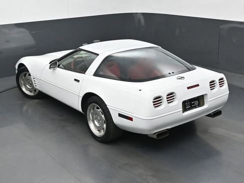 Used 1994 Chevrolet Corvette Coupe RWD image 33