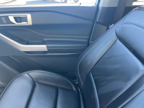 Used 2022 Ford Explorer XLT w/ Equipment Group 202A image 21