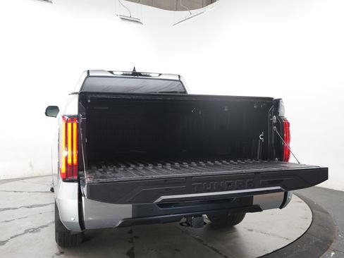 Used 2023 Toyota Tundra Limited AWD/4WD image 17