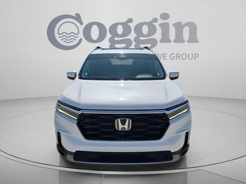 Certified 2025 Honda Pilot Touring image 9