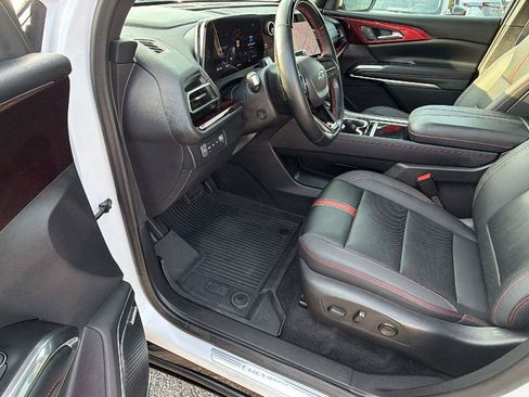 Used 2024 Chevrolet Traverse RS AWD/4WD image 17