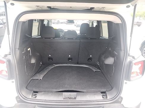 Used 2023 Jeep Renegade Latitude AWD/4WD image 13