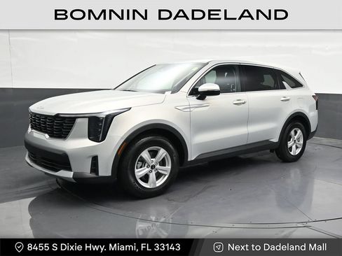 Used 2026 Kia Sorento LX FWD image 1