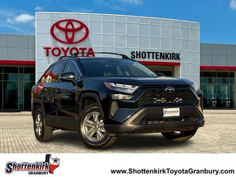 Used 2025 Toyota RAV4 XLE FWD image 1