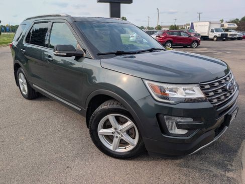 Used 2016 Ford Explorer XLT w/ Equipment Group 202A AWD/4WD image 3