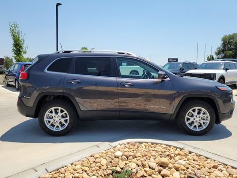 Used 2016 Jeep Cherokee Latitude AWD/4WD image 6