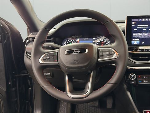 Used 2024 Jeep Compass Trailhawk image 11