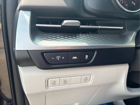 Used 2024 Kia Carnival LX FWD image 17