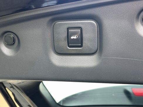 Used 2019 Nissan Pathfinder SL image 22