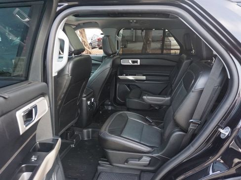 Used 2022 Ford Explorer Limited w/ Equipment Group 301A RWD image 15