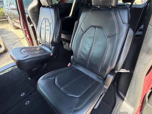 Used 2018 Chrysler Pacifica Touring-L Plus w/ S Appearance Package FWD image 20