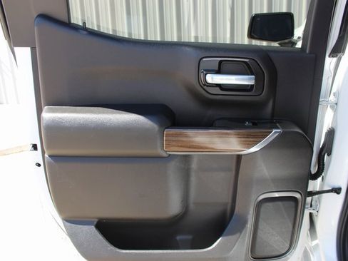 Used 2021 Chevrolet Silverado 1500 LT Trail Boss w/ Convenience Package II image 9