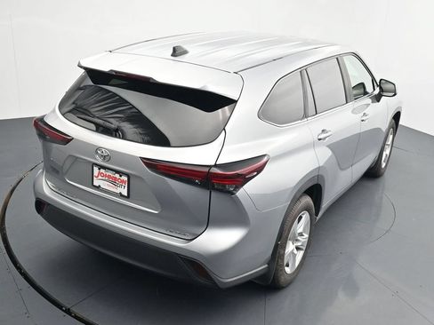 Used 2024 Toyota Highlander LE AWD/4WD image 29