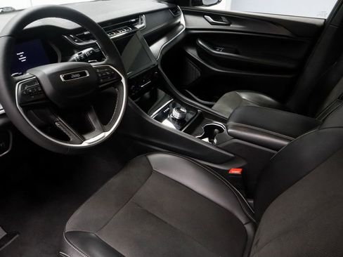 Used 2024 Jeep Grand Cherokee Altitude image 24