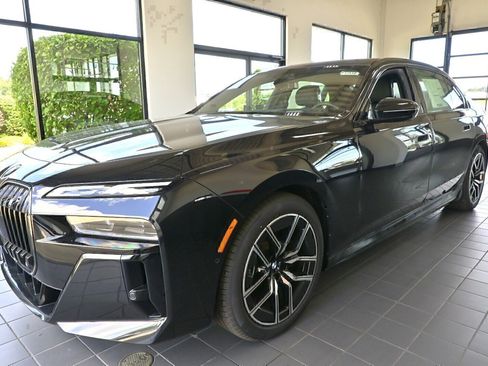 Certified 2024 BMW i7 eDrive50 w/ M Sport Package RWD image 7