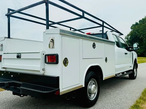Used 2023 Ford F350 XL AWD/4WD image 9