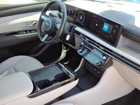 Certified 2025 Hyundai Tucson Limited FWD image 10