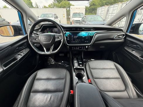 Used 2023 Chevrolet Bolt LT w/ Infotainment Package FWD image 23