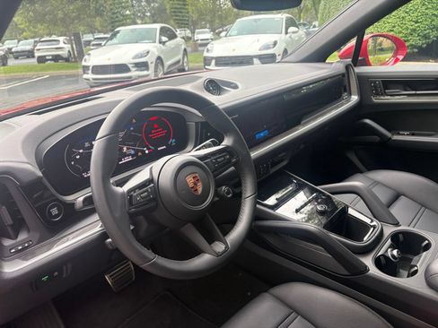 Used 2026 Porsche Cayenne S AWD/4WD image 6