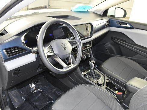 Used 2023 Volkswagen Taos SE AWD/4WD image 2
