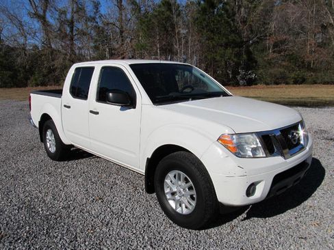 Used 2019 Nissan Frontier SV image 8