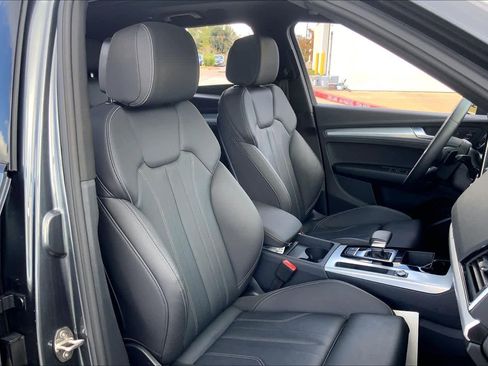 Used 2025 Audi Q5 2.0T Premium image 8